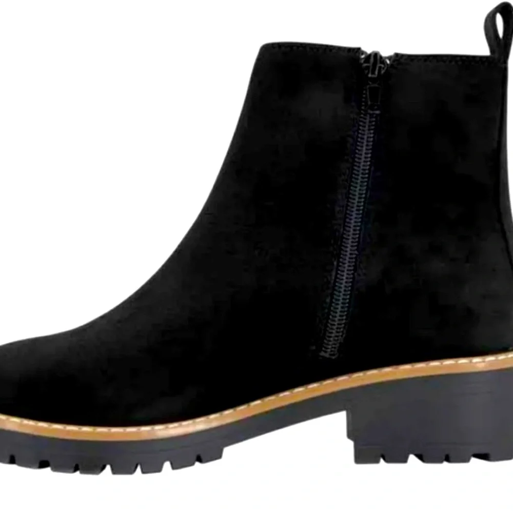 KENSIE BLACK CHELSEA BOOTS! - Picture 5 of 6